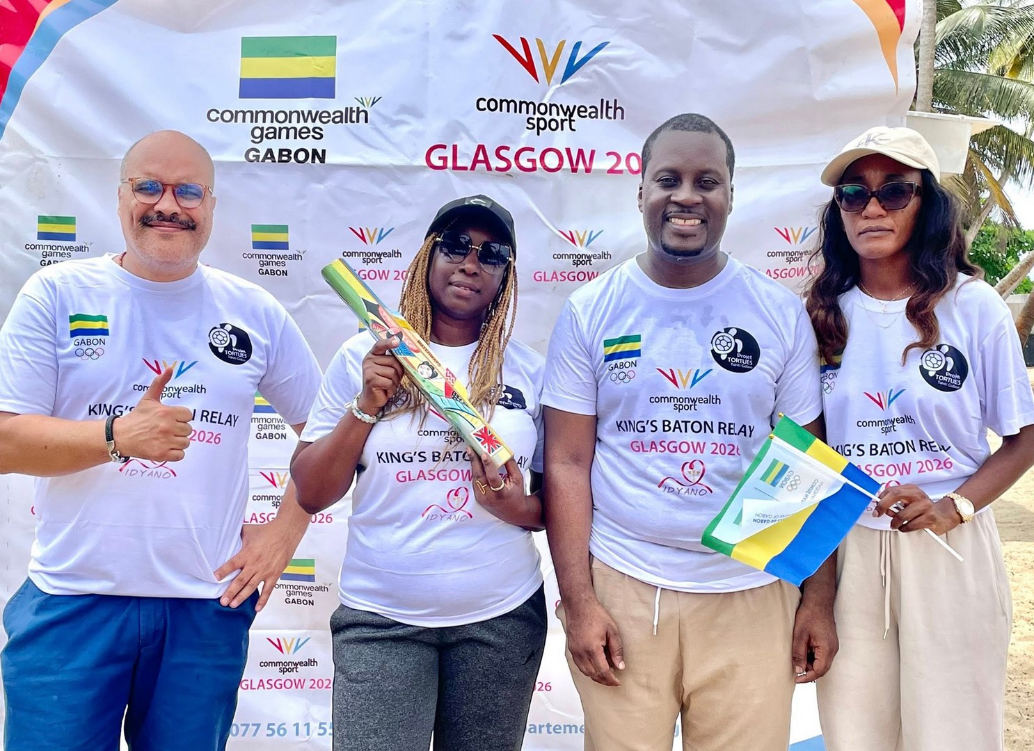 Le CNOG célèbre le King’s Baton Relay sur la plage du Tropicana
